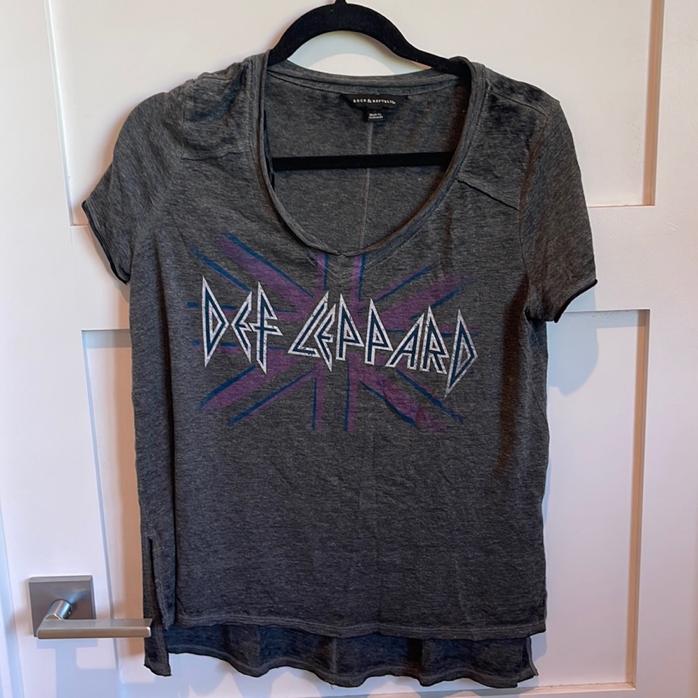 Def Leopard Band Shirt Small